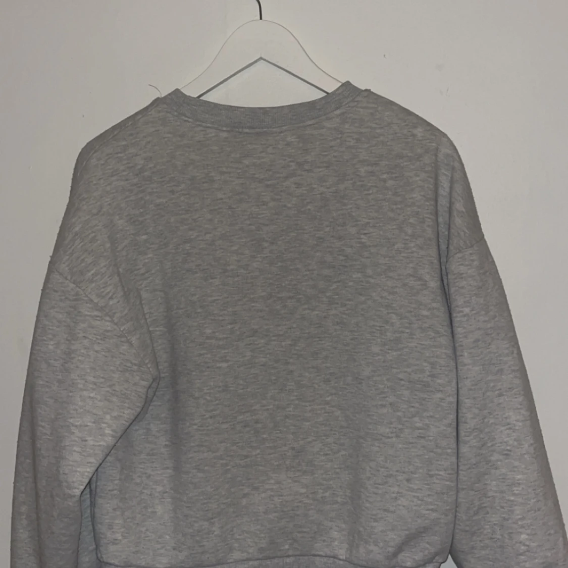 Grå basic sweatshirt - 1