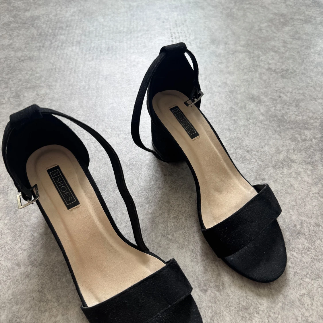 Svarta klackskor från Nelly