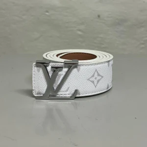 Louis Vuitton Bälte - Helt ny aldrig använd. Storlek 110cm. Kan frakta eller mötas i Stockholm. Postar inom 24 timmar