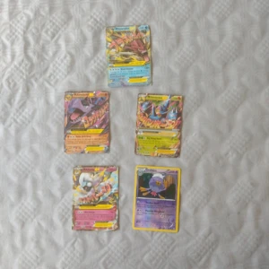 Pokémon kort bra skick alla kommer på köpet - Korten är i bra skick och har inte skador på sig.