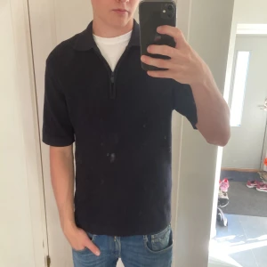 Half zip pike - Tja, säljer denna zip pikén som är riktigt snygg | Märke: Dobber | Storlek: S | Skick: 9/10 | Pris: 399 | För frågor är det bara att skriva | Priset är inte stucket |