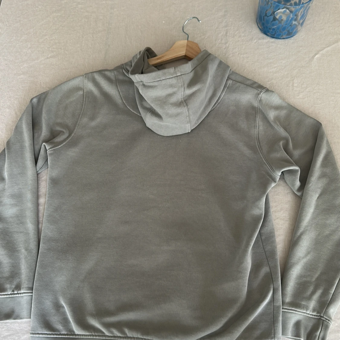 Grå hoodie från Lyle & Scott - 1