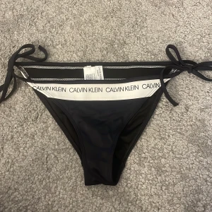 Calvin Klein bikini underdel - Bikiniunderdel från Calvin Klein, underdelen är knappt använd!
