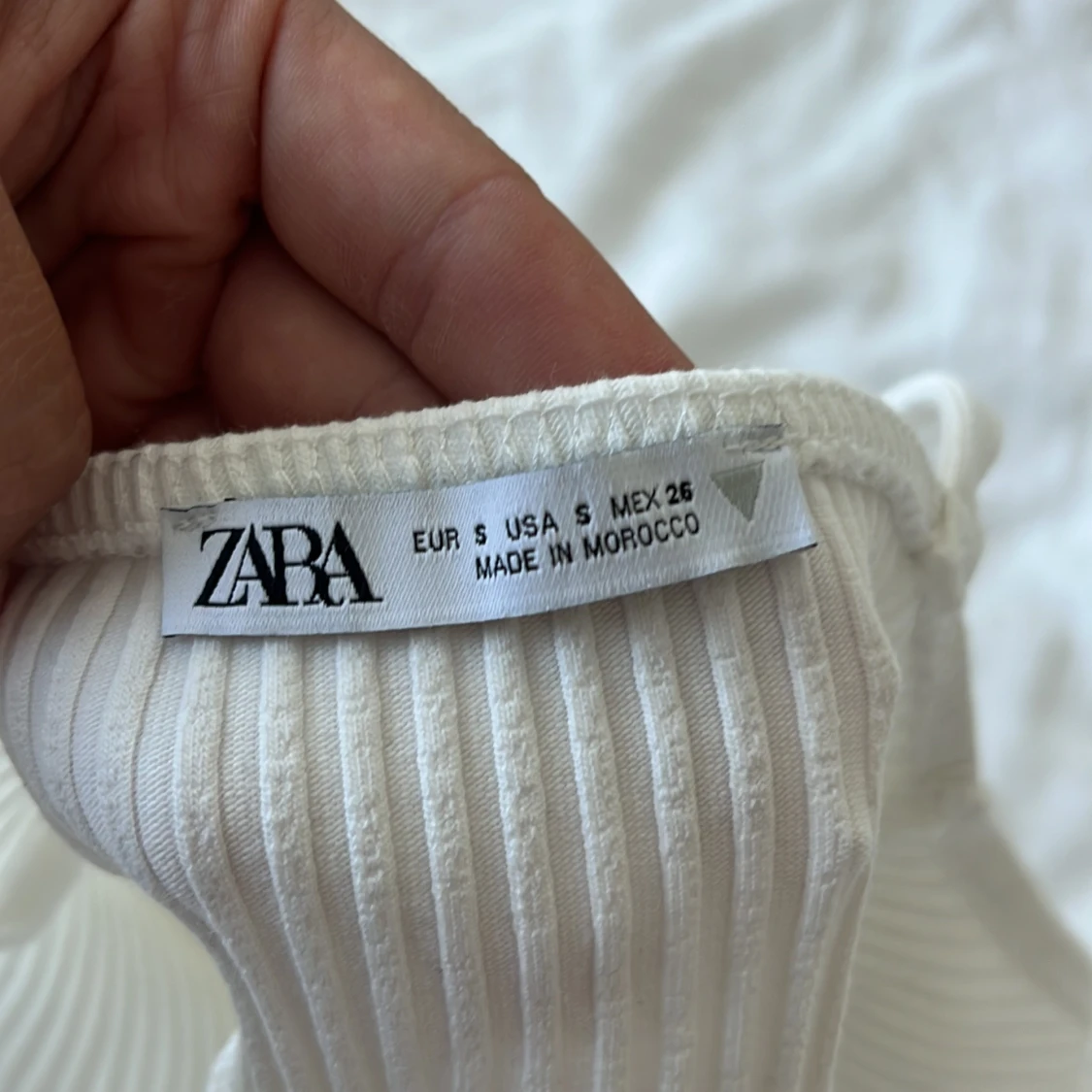 Vit ribbad linnetopp från Zara - 2
