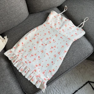 Somrig mini klänning - Sitter super fin på.