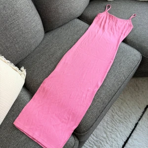 Rosa klänning - Använd 1 gång