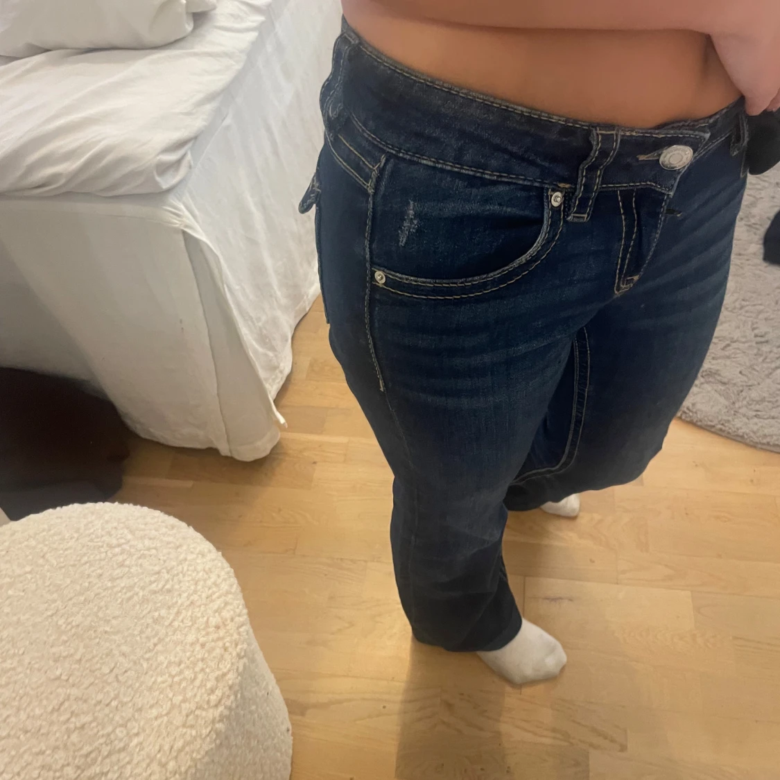 Mörkblå bootcut jeans med kontrastsömmar - 2