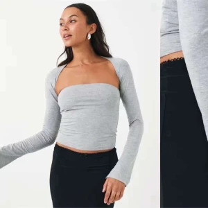 Ljusgrå bootcut mjukisbyxor - Säljer ett sett från Gina. Settet är i väldigt bra skick men kommer tyvärr inte till användning mer! 
