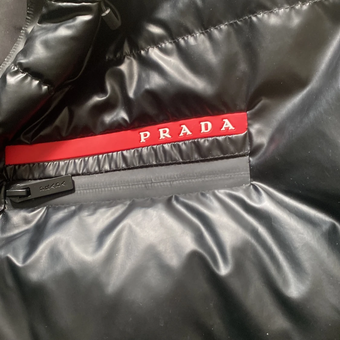 Svart pufferjacka från Prada - 3