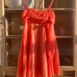 Rosa röd klänning - Så fin! Mer rosa/korall än orange