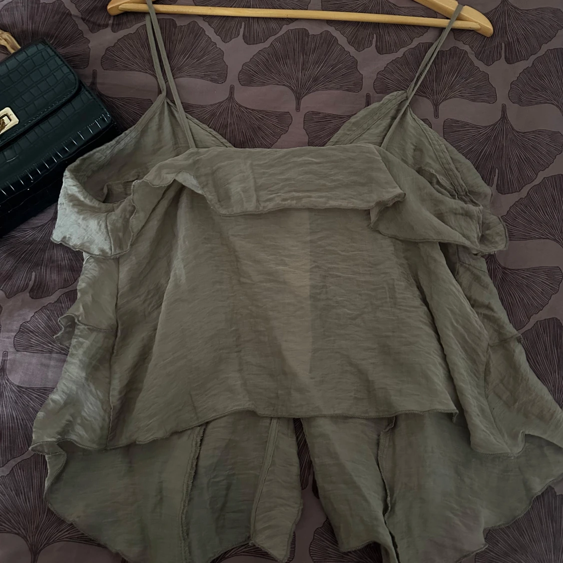 Mörk Beige volangblus från Zara - 1