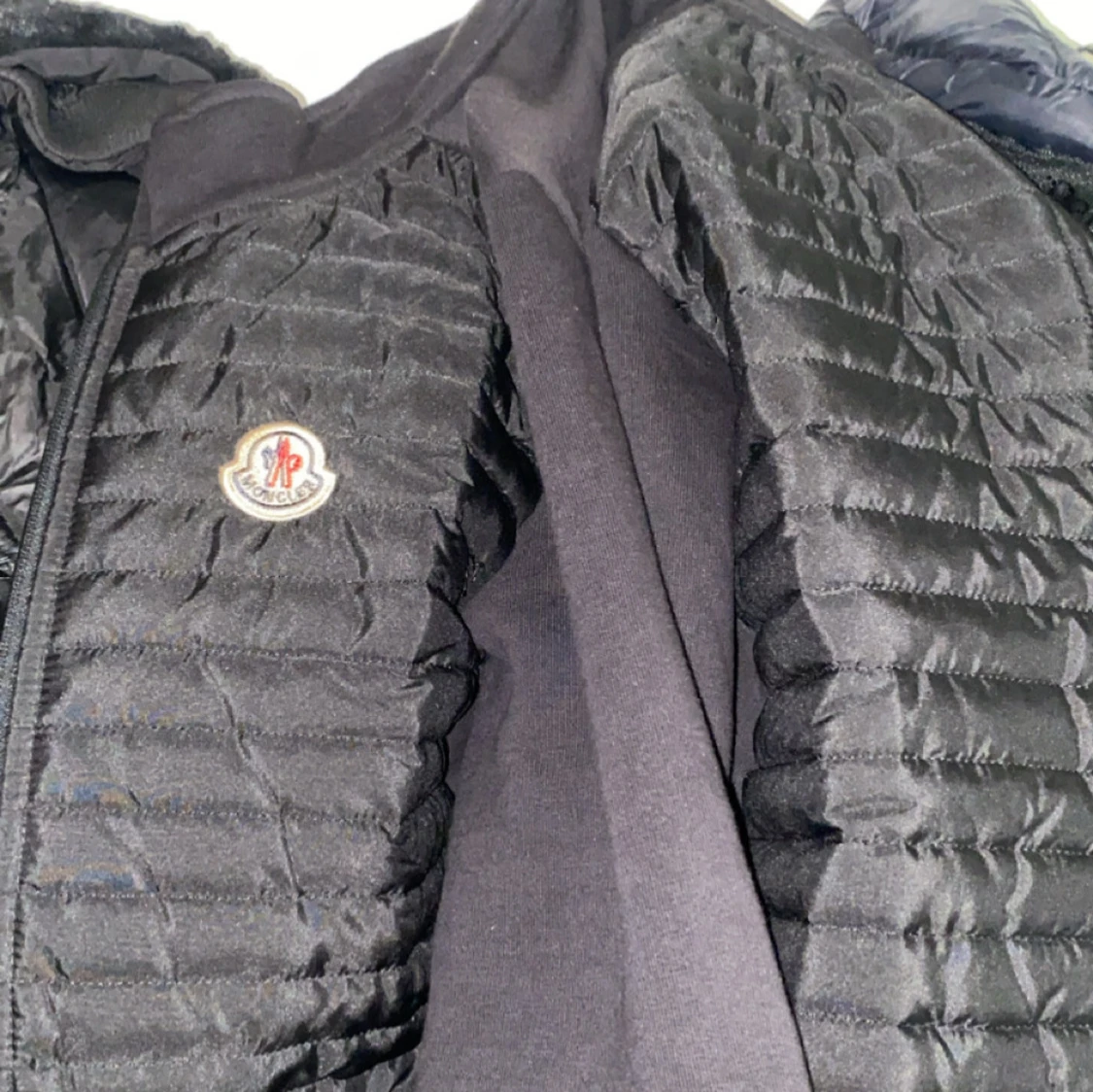 Svart quiltad jacka från Moncler