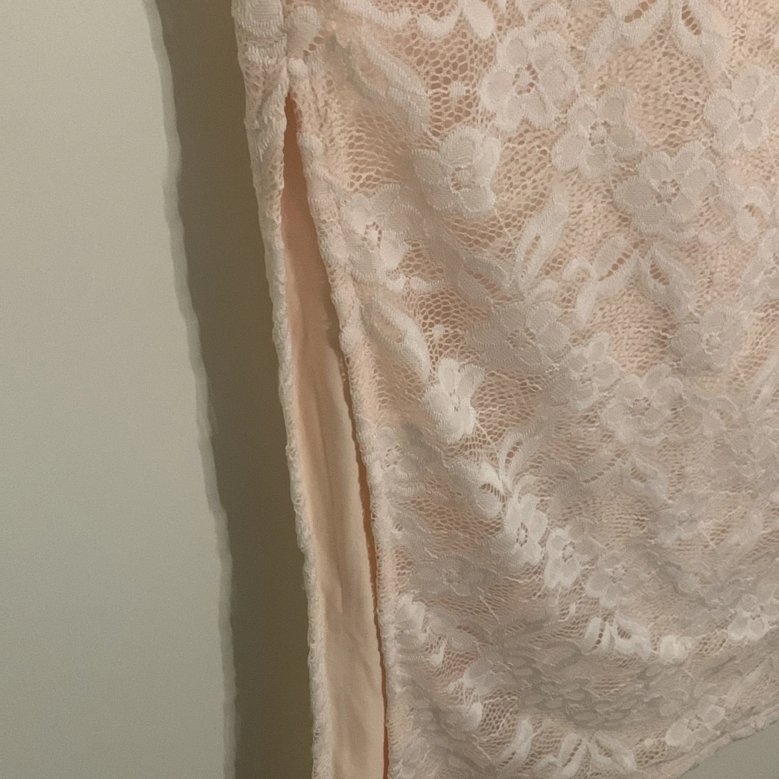 Ljusrosa långklänning med spets - 4