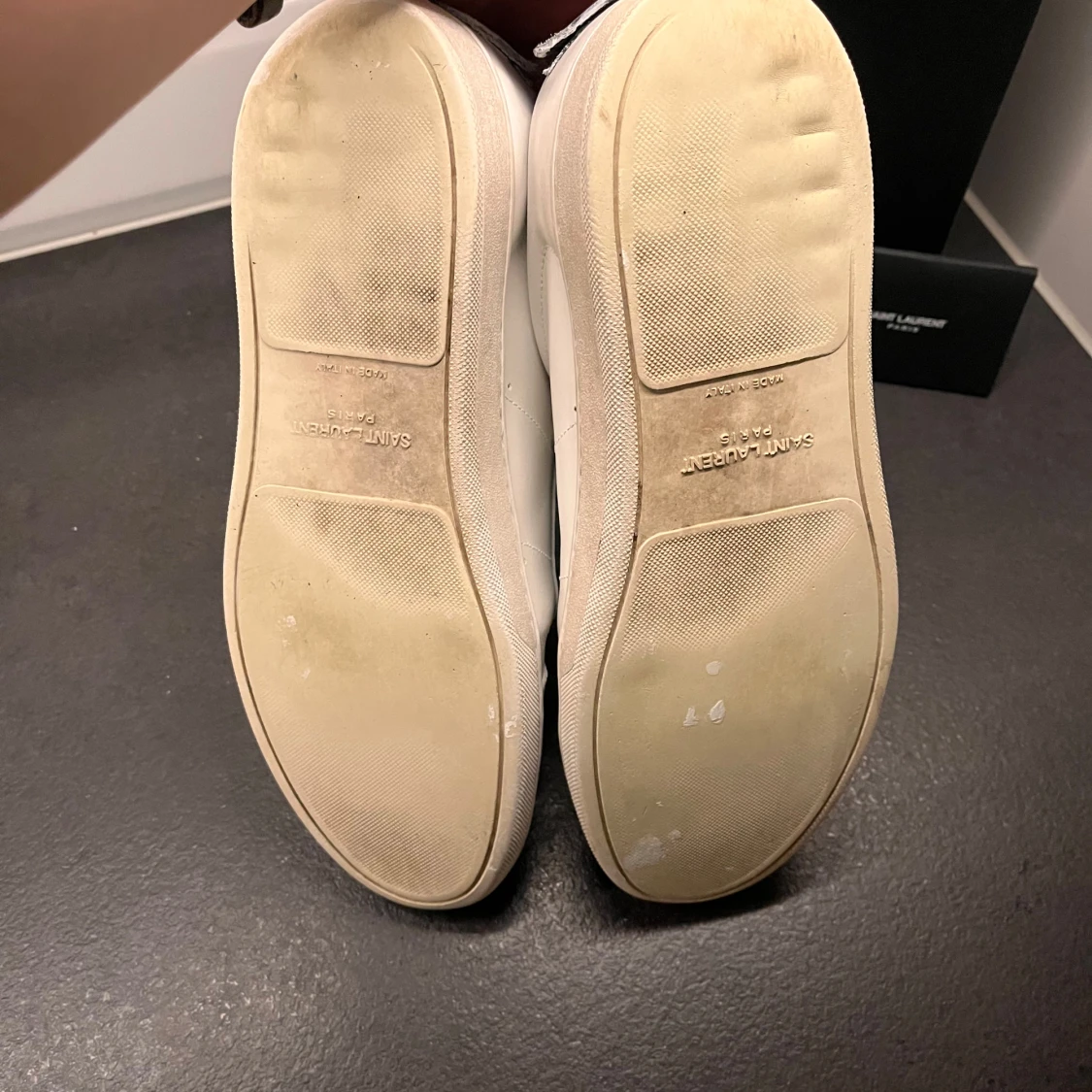 Vita sneakers från Saint Laurent - 2