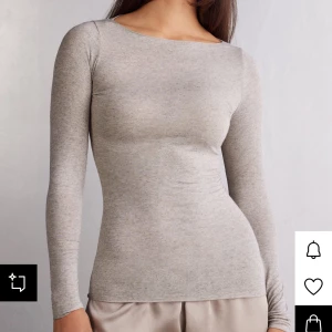 Beige intimissimi tröja - Snygga intimissimi tröjan i beige, S. Den är inte använd mycket. Skriv för egna bilder 🤗passar. Xs-m typ