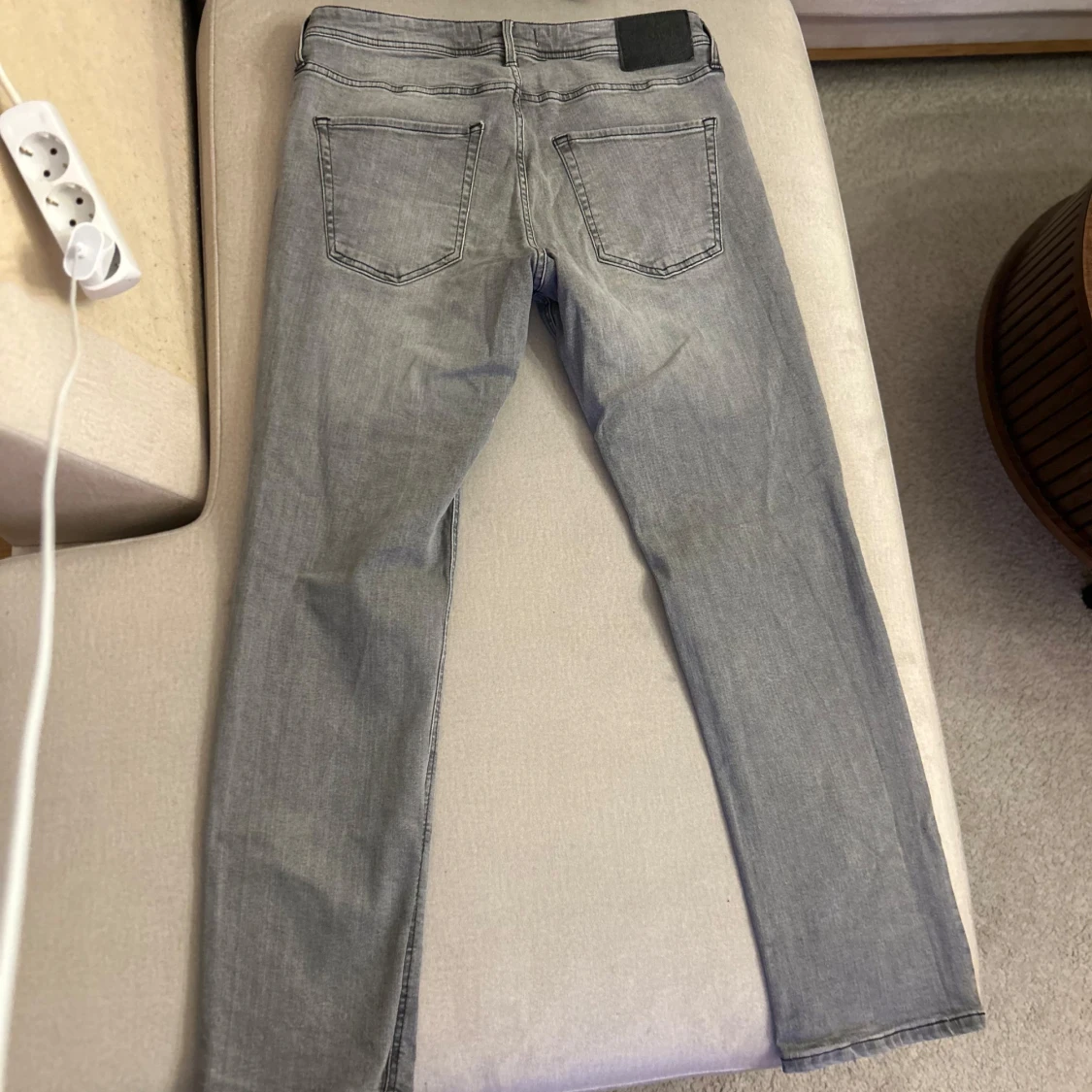 Grå jeansbyxor - 1