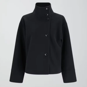 Gina Tricot Mörk blå kappa med hög krage - Köpte för 499 och säljer för 350kr! använt väldigt sparsamt och har inga defekter!