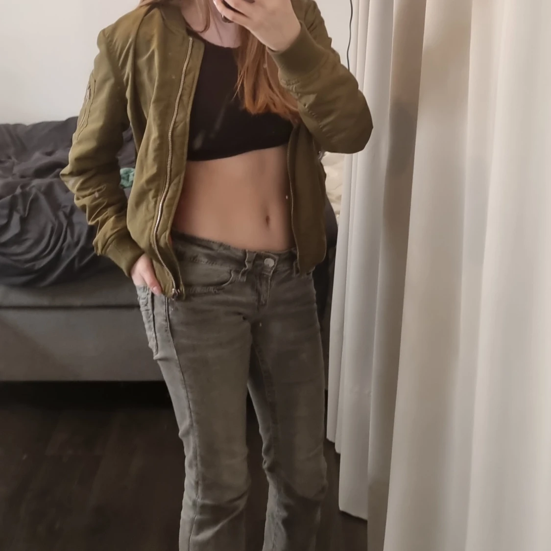 Olivgrön bomberjacka med orange foder. - 2