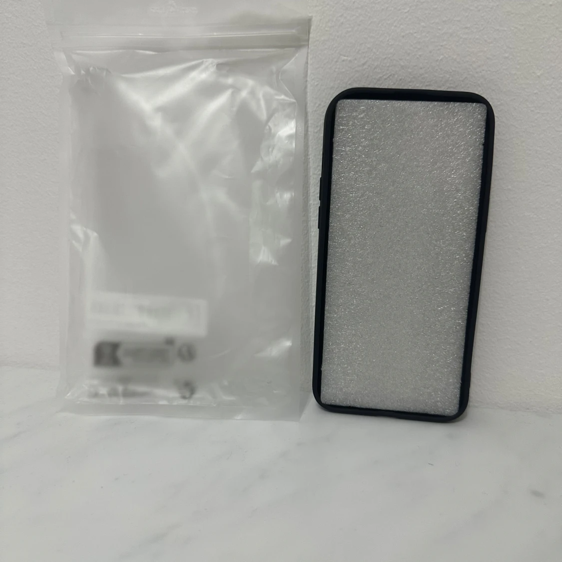 Svart mobilskal med bilmotiv för iphone 14 pro max - 1