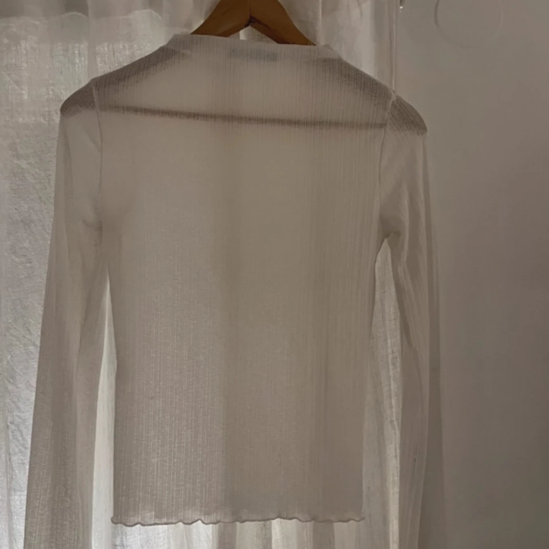 Vit ribbad / genomskinlig / spets  långärmad topp - 1