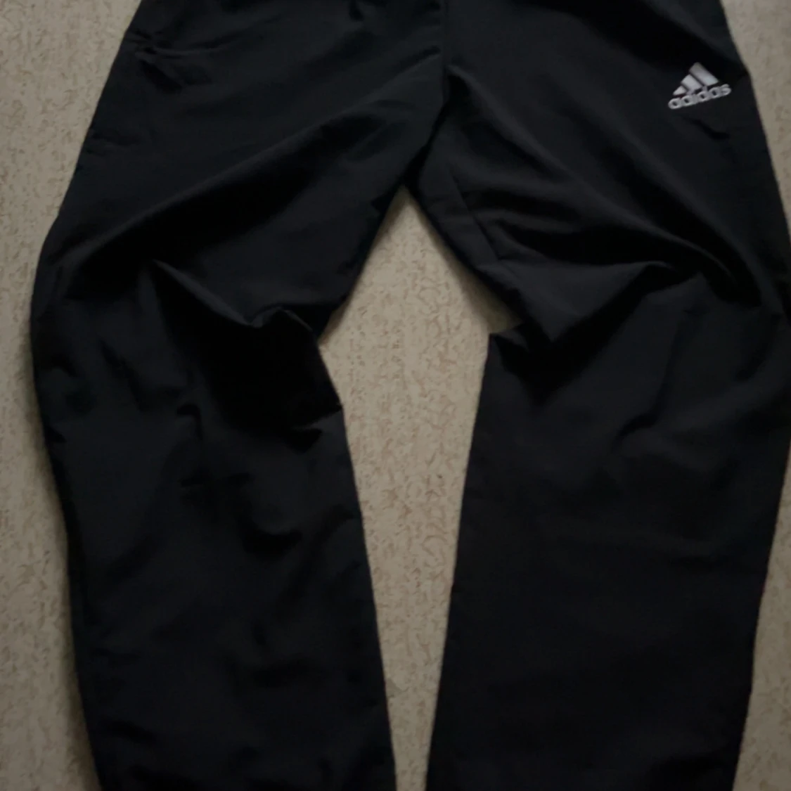 Svarta träningsbyxor från Adidas - 1