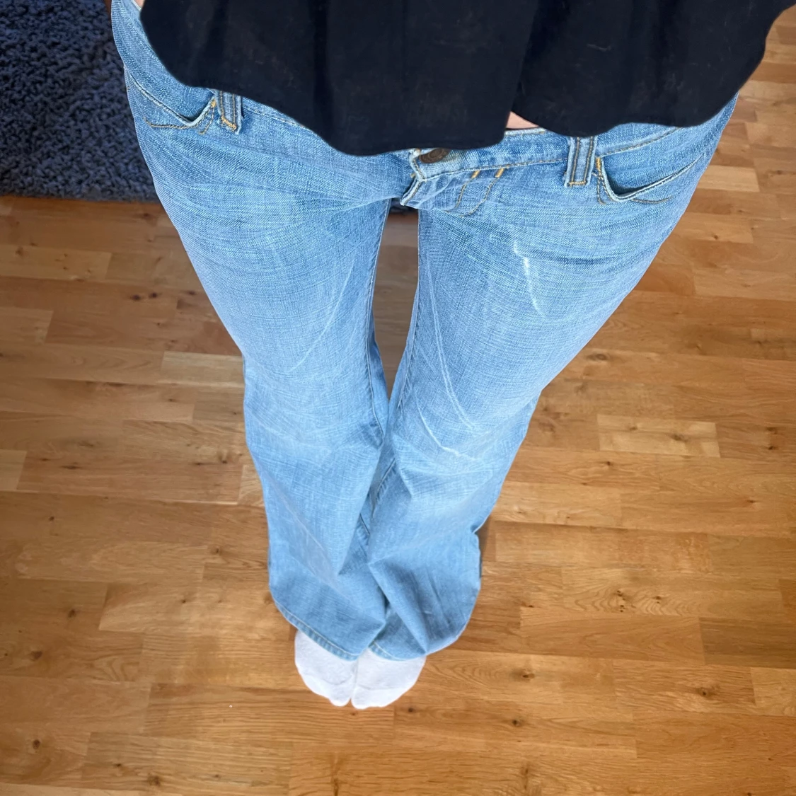 Ljusblå utsvängda jeans - 3