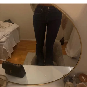 Flare jeans  - Så snygga flare jeans med medelhög midja! Helt nya!