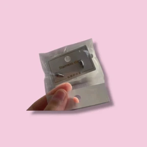 Stainless Steel Örhängen - Snygga och minimalistiska örhängen i rostfritt stål. Perfekta för en stilren look och passar till alla tillfällen. Kommer i en praktisk förpackning.