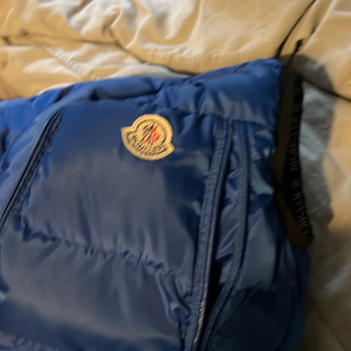 Blå pufferjacka från Moncler - 4