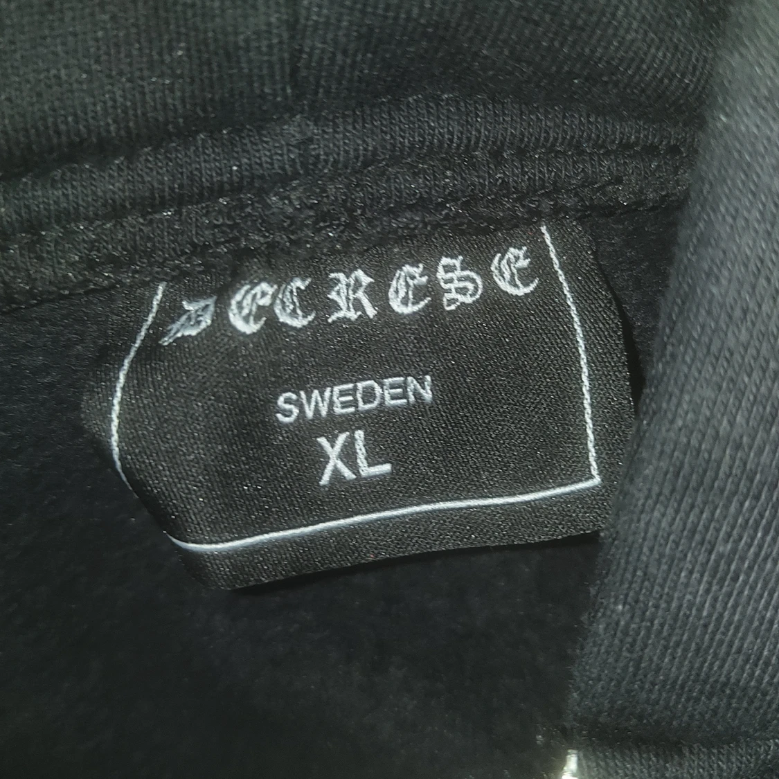 Svart hoodie från Decrese  - 4