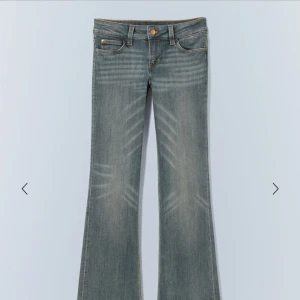 Cheap monday jeans - Jeans köpta ifrån weekday! Färgen puddly blue. Säljer för att jag tycker de är för långa för mig. Storlek 25/30 som referens bär jag 32 och är 160🩷