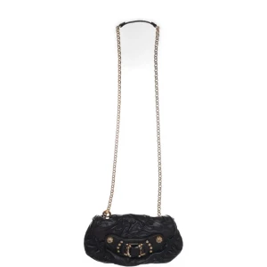 JuicyCouture Axelremsväska - Jätte fin axelväska från juicy couture. Om man tittar noga på den kanske man hittar lite missfärg eller något, men det spelar inte så mycket roll man märker knappast