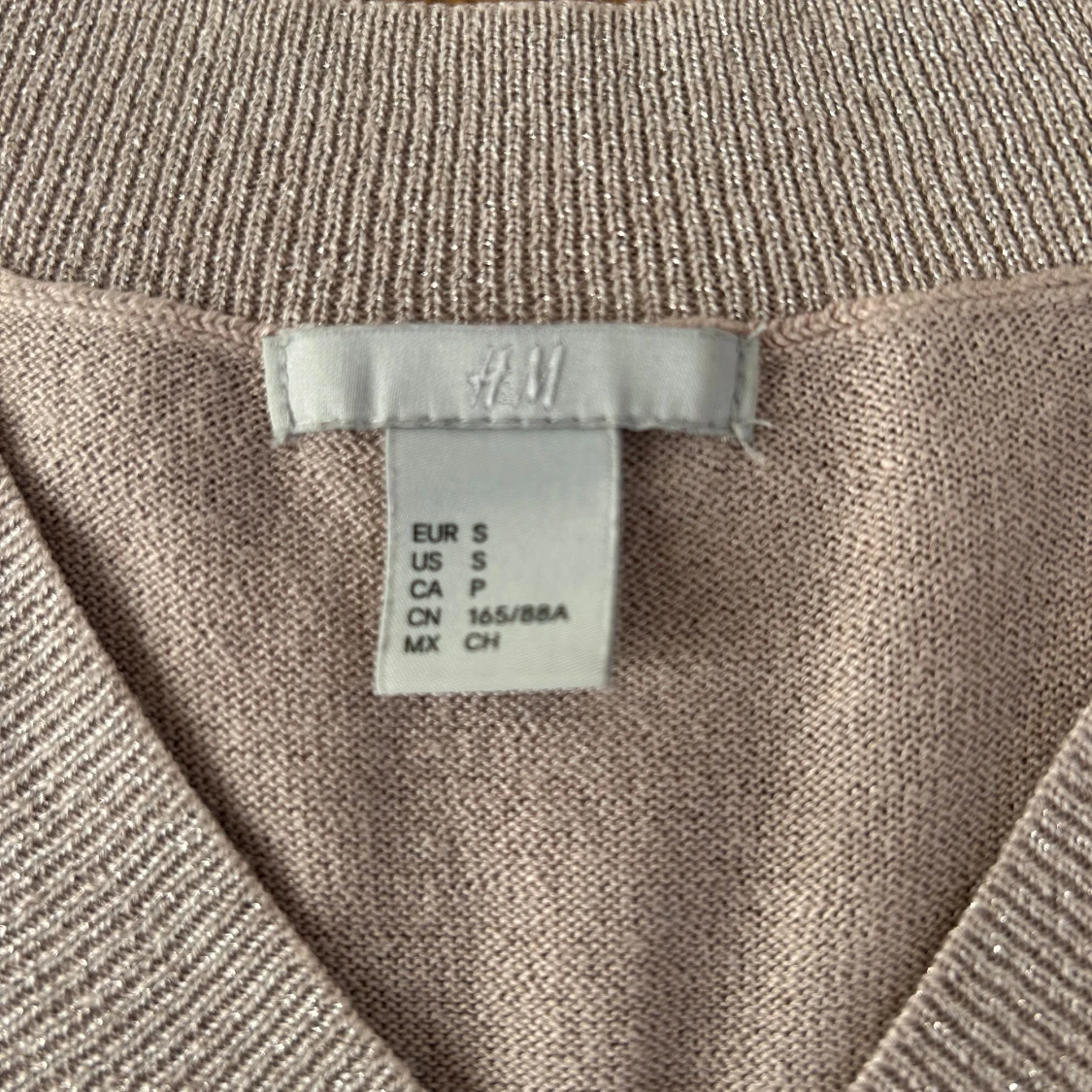 Beige glittrig tröja med v-ringning - 4