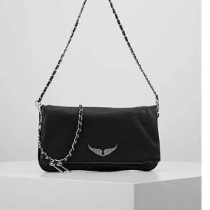 Zadig väska - Säljer min Zadig väska, den stora rock modellen. Bra skick. 