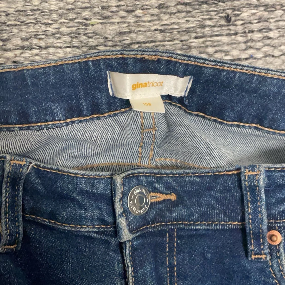 Blå jeans från Gina Tricot - 1