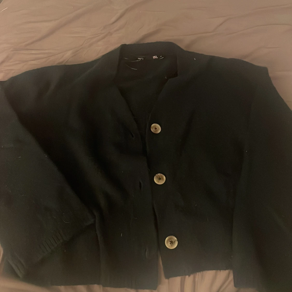 Svart kofta från 157 med knappar