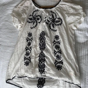 Supersöt Odd Molly blus - Supersöt vit blus från Odd Molly!!