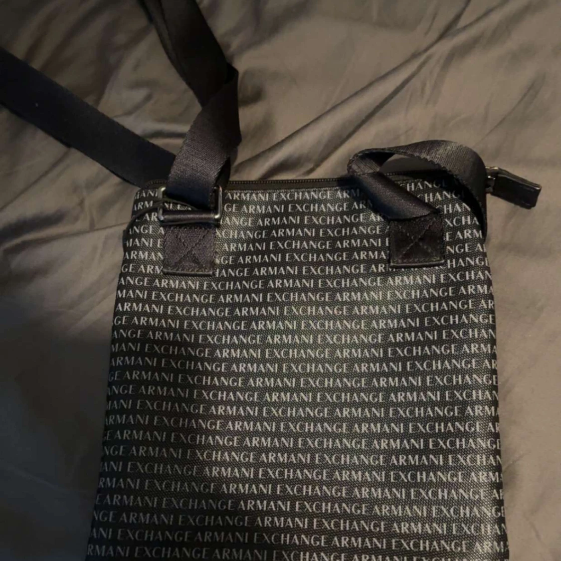 Armani Exchange axelväska med logomönster - 1