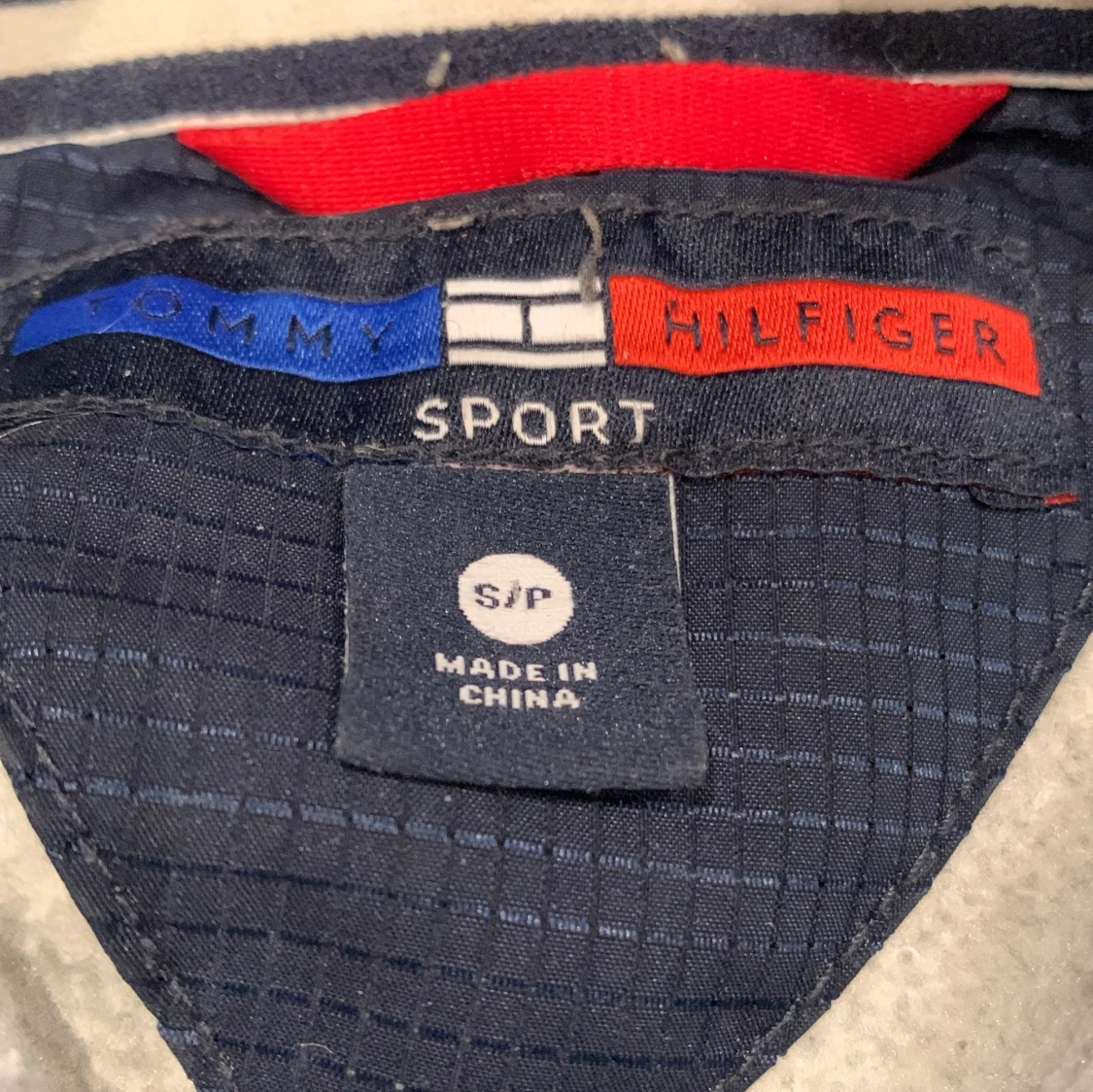 Grå hoodie från Tommy Hilfiger  - 2