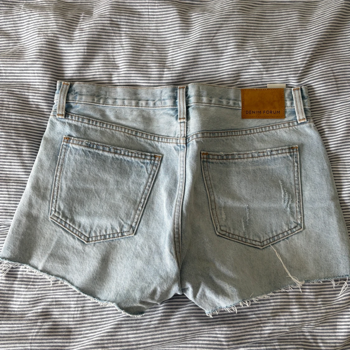 Ljusblå jeansshorts från Denim Forum - 2