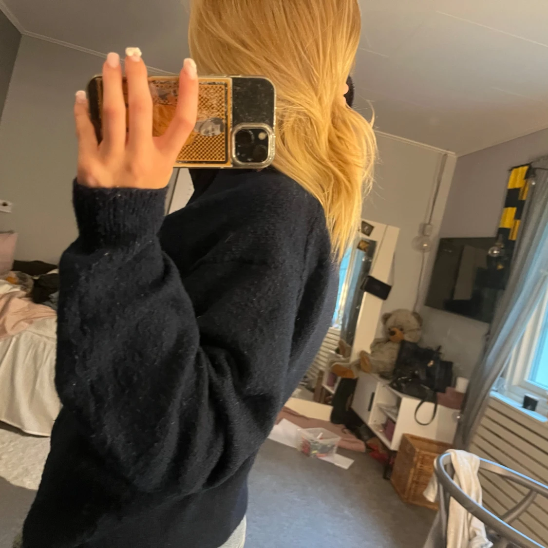 Mörkblå stickad tröja  - 1