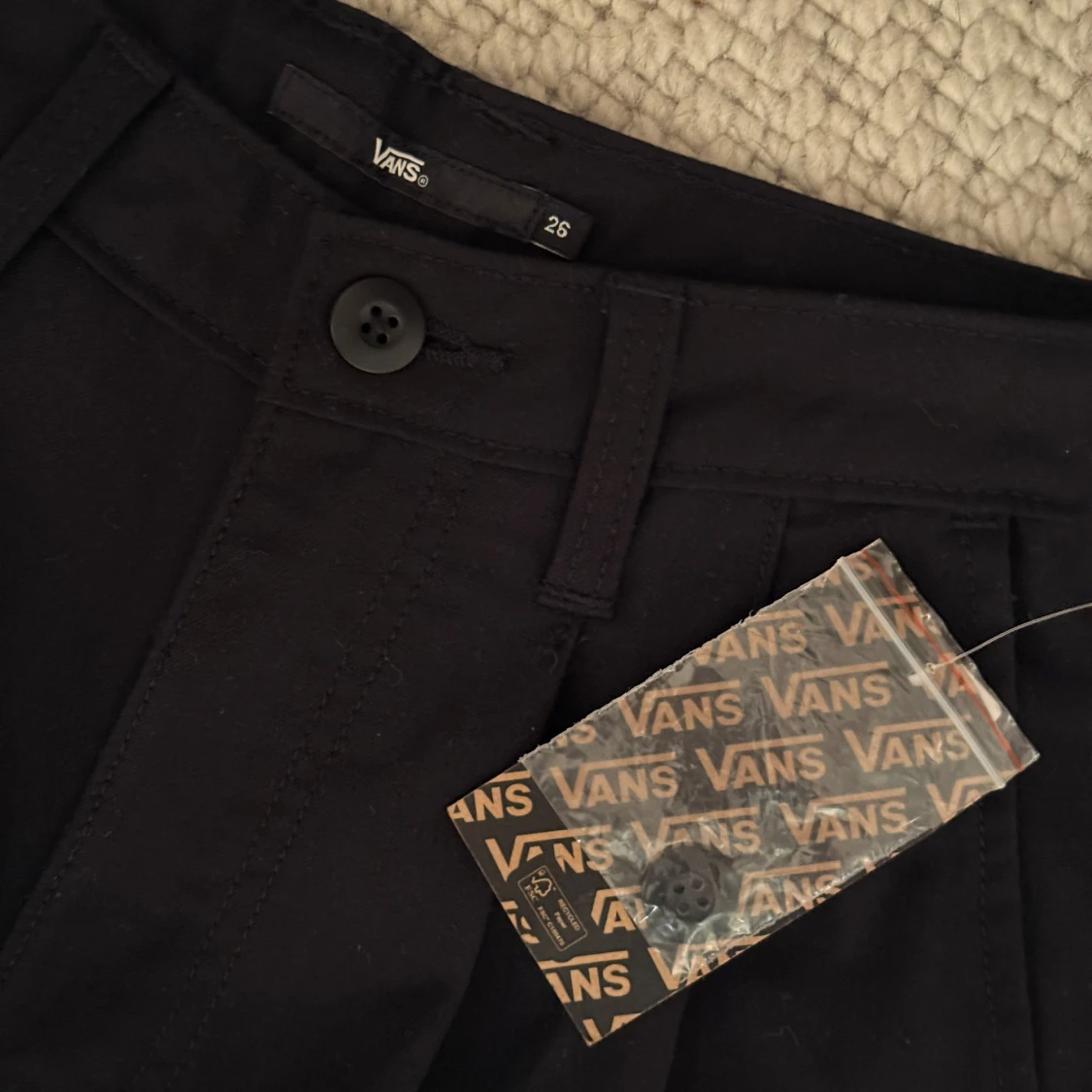 Svarta wide byxor från Vans strl 26 - nya med prislappen på! - 3