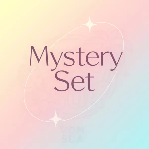Mystery Set (S) -  MYSTERY NAIL SET 💅 UNIKT ✨  🎁 1 random set – aldrig visat 💅 Unik design 🫧 Reusable + prepkit ingår ❌ No previews – no repeats 🌈 Alltid surprise, alltid different  Vibe check: passed ✅  Perfekt för dig som vågar bli överraskad 💖 Du kommer få något ingen annan har – det är hela grejen 🕶️✨
