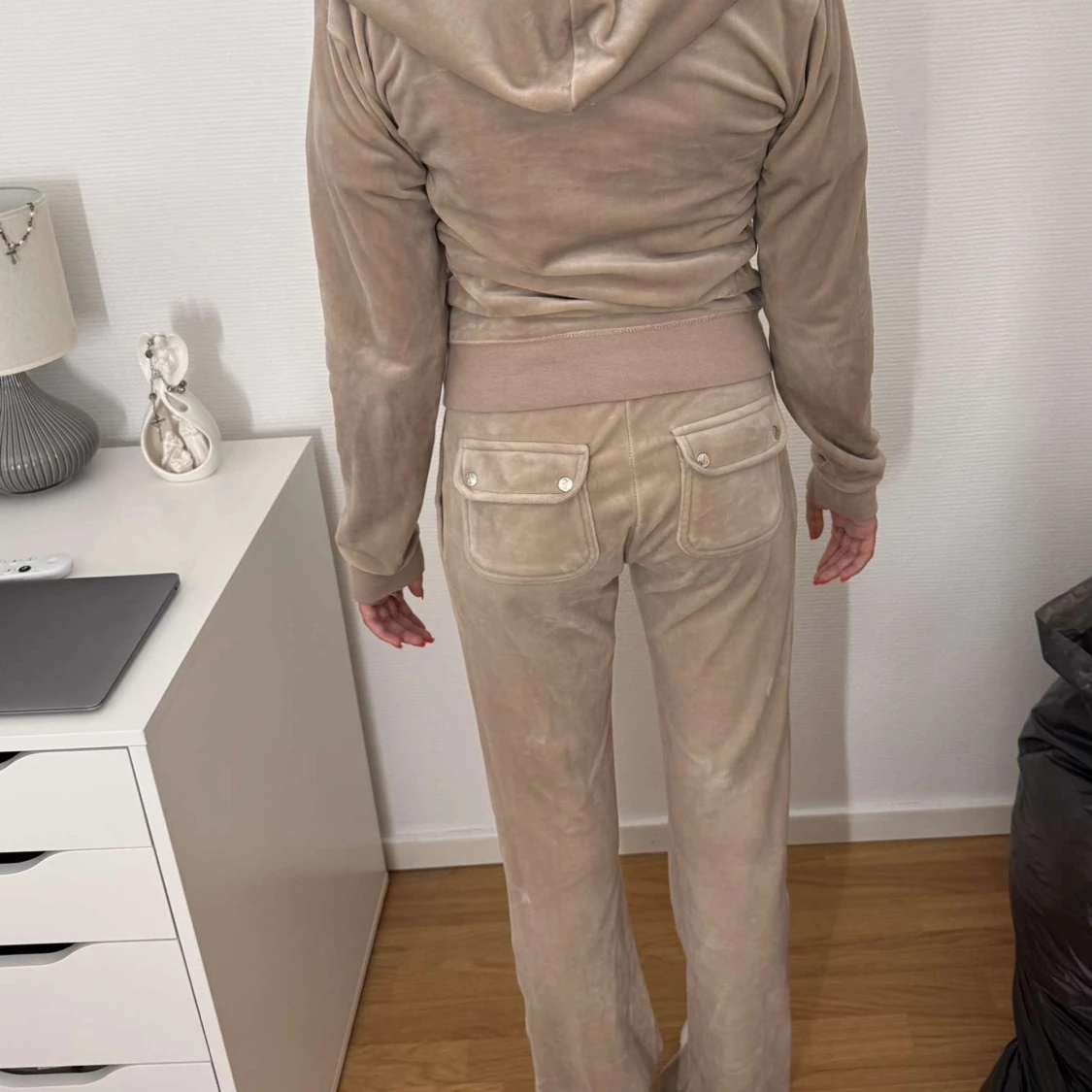 Beiga mjukisbyxor i velour - 2