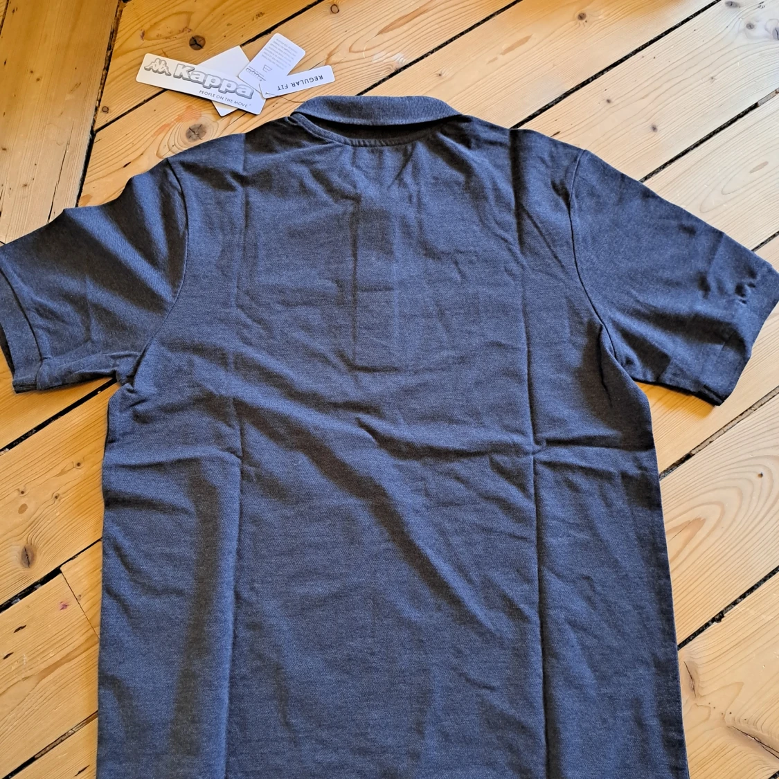 Mörkgrå pikétröja från Kappa - 1