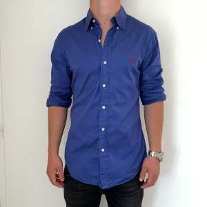 Ralph Lauren skjorta slim fit  - Raffe skjorta | skick 9/10 | Storlek - M | Pris - 599kr | Modellen är ca 178cm lång | Hör av dig vid minsta fråga eller fundering!!