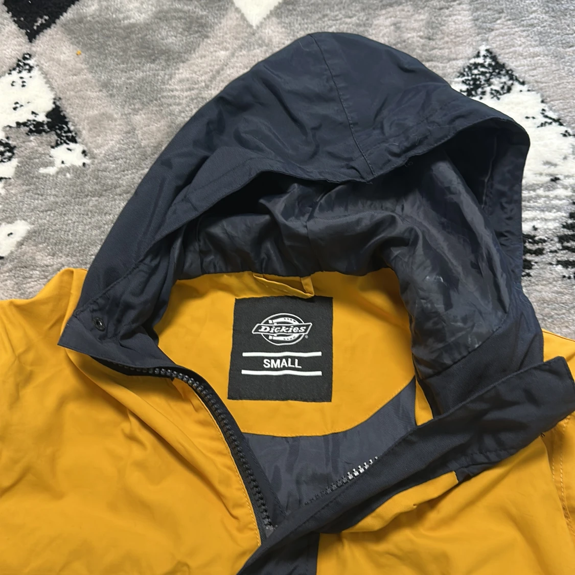 Gul och marinblå vindjacka från Dickies - 1