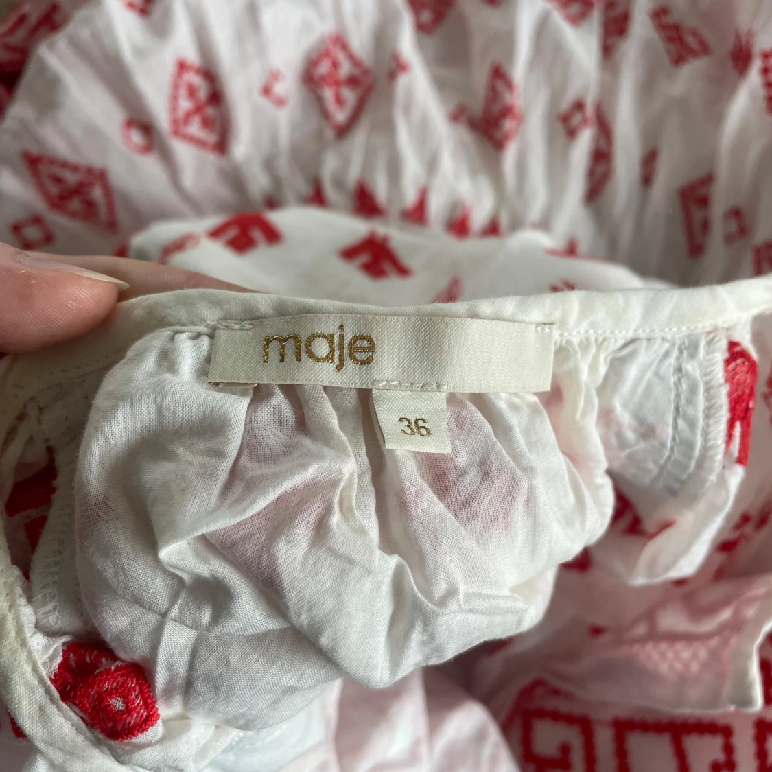 Vit och röd kortklänning med mönster - 4