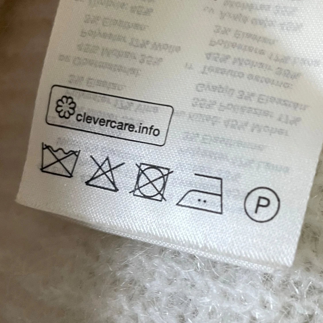 Vit fluffig stickad tröja XS med volang - 4