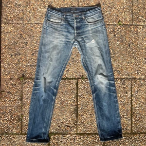 A.P.C Selvedge Denim - Tja säljer nu ett par sjukt snygga A.P.C jeans med galen fade i storlek W29 för endast 999kr! Dom har blivit patchade i grenen och framfickorna är sönder. Storlek W30 men skulle säga att dom sitter mer som W29